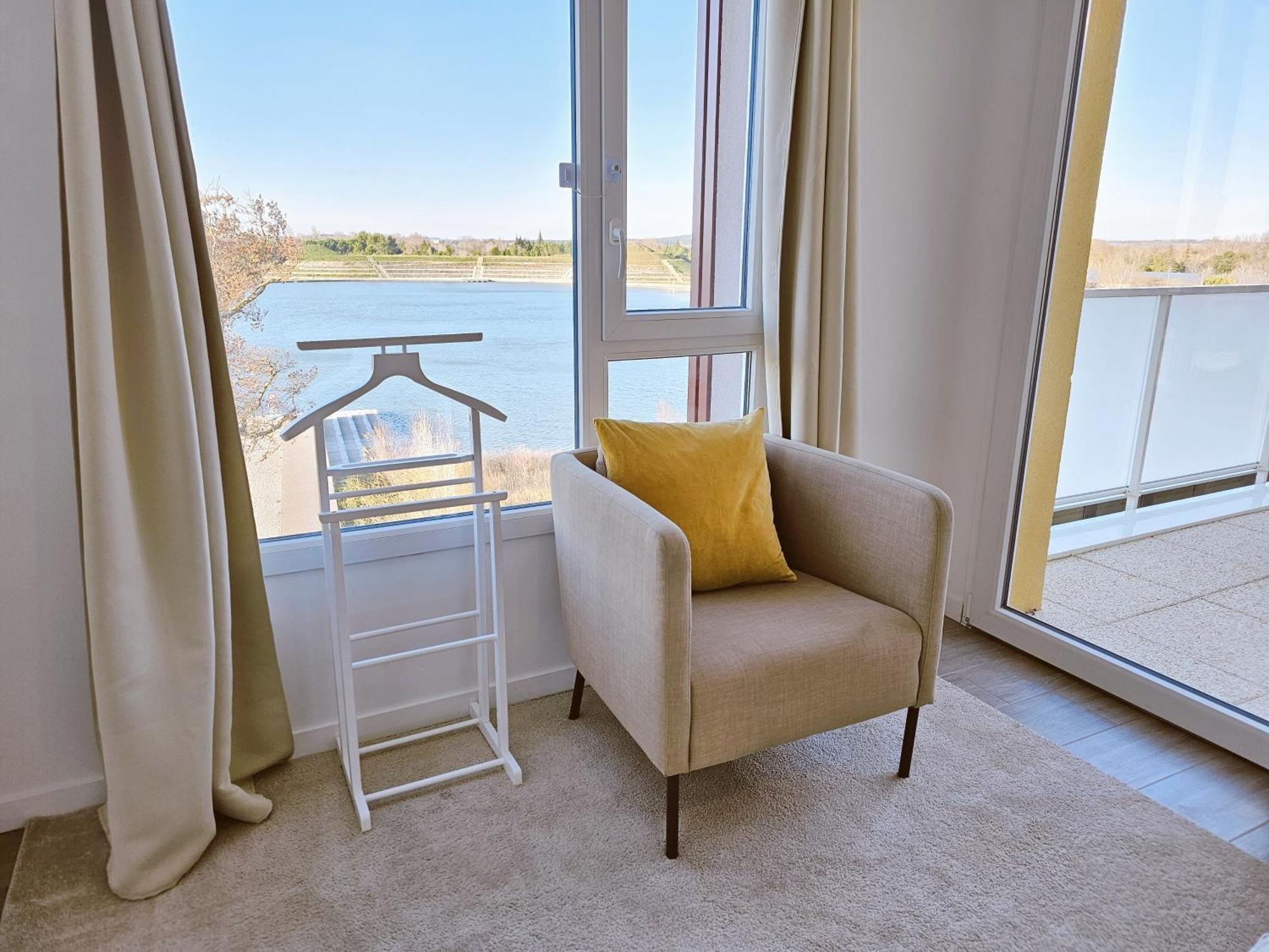 Lakeside Provence - Appartement 4 Etoiles Face Au Lac De モントゥー エクステリア 写真